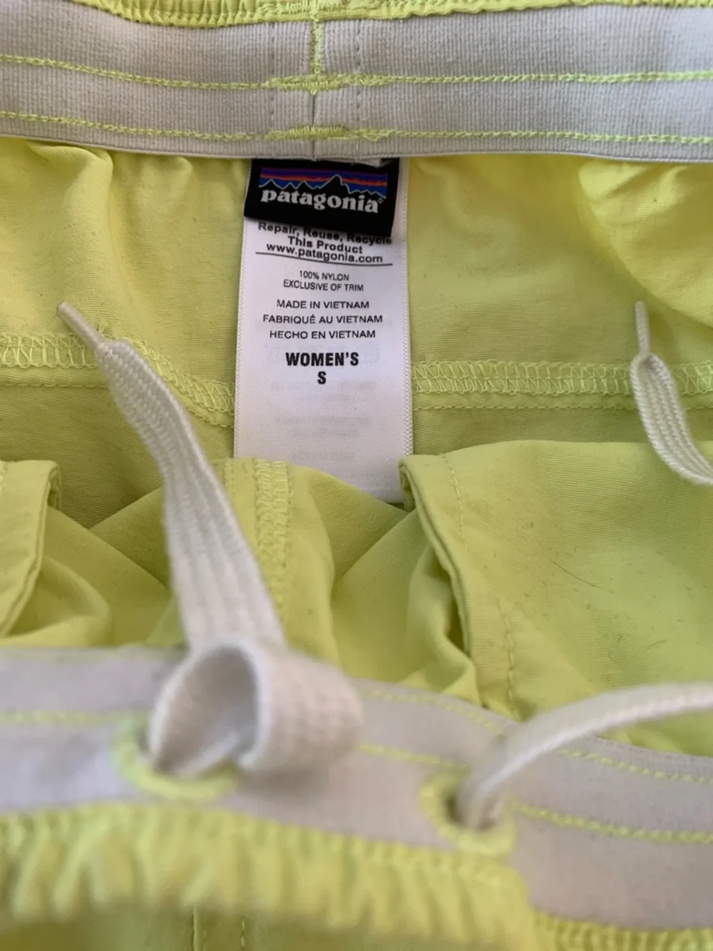 Patagonia Women’s Baggies Shorts Size Small Citrus Yellow - Picture 4 of 5